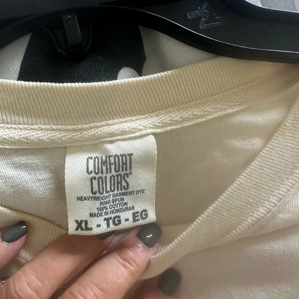 Comfort Colors Cream 'Happy Mind Happy Life' T-Shirt - Picture 3 of 3